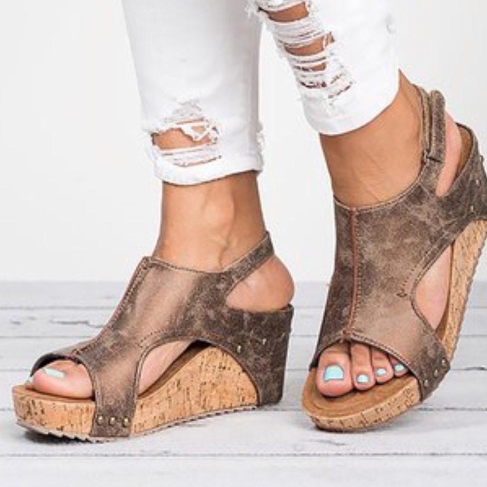 Just Fashion Now Size 8/ Copper Metallic Wedge👌🏻